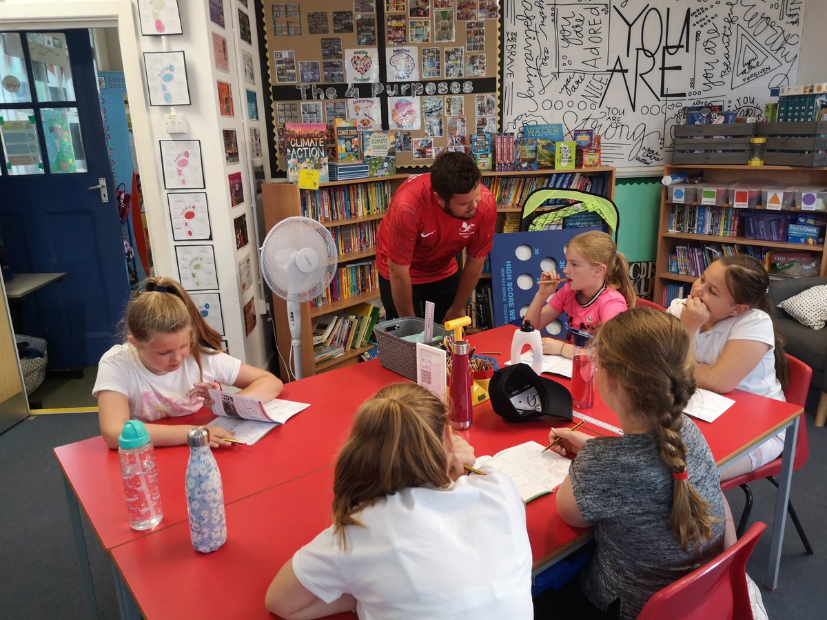 BowlsWales's tweet photo. Fantastic to have @TeamWales @OwainDando talking to the children about bowls.
Inspiring the next generation. @pentprimary is one of the schools taking part in the Blazing Bowls project @sport_leisure https://t.co/U4xaCJGAuC