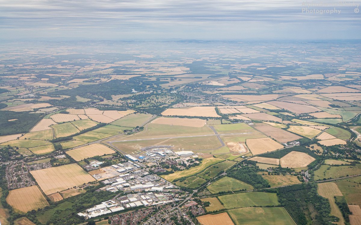 ___ASW___'s tweet image. The view of Oxford a Airport from the hold above 

@OxfordAirportUK @LOXOXFEGTK