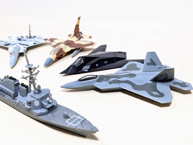 久々の中古品ゲット報告。我が家の航空戦力が突如爆増しましたF-15とF-117の垂直尾翼が欠品してますが、ノープロブレムです☆キラッ 