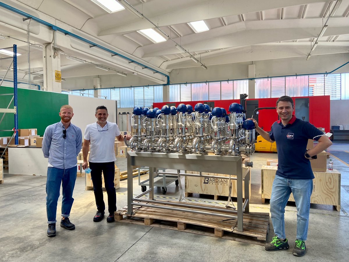 [COLLABORAZIONE] E' sempre un piacere ospitare i nostri clienti. Marco Galeazzi e Nicola Pisani di CFT Group. 
L'occasione è il controllo dell'esecuzione a regola d'arte di un gruppo valvole per un loro importante cliente.  Massima collaborazione per un risultato d'eccellenza.