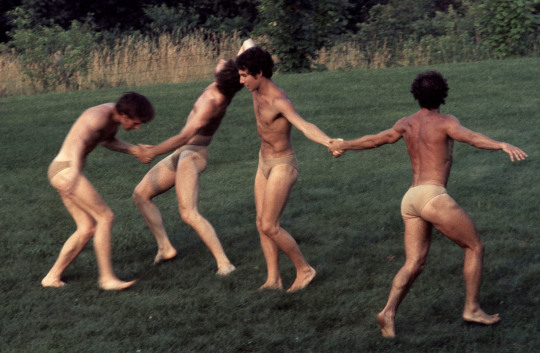 ojitosflacos's tweet photo. Inge Morath  - The Pilobulus Group at dance, 1973. https://t.co/jPofRTx67T