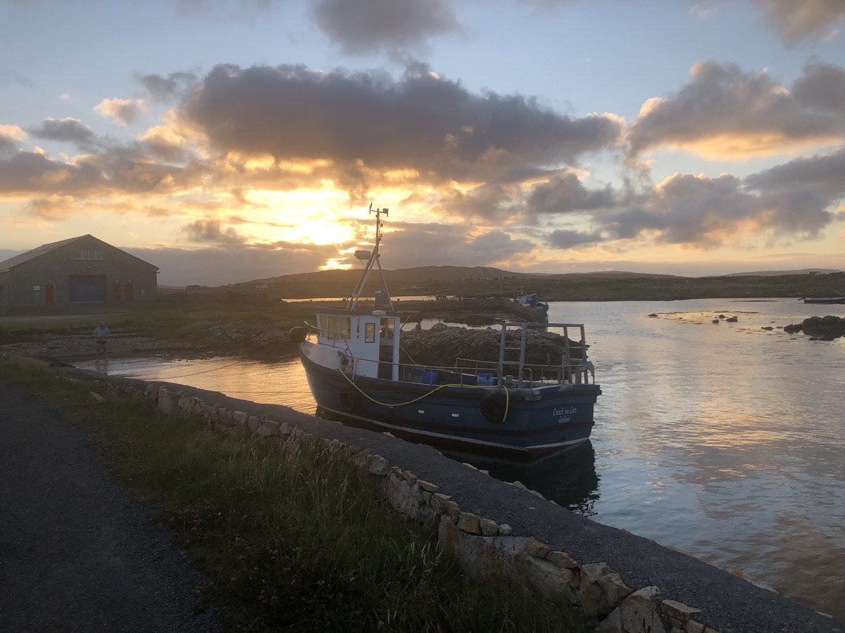 CarnaWalking's tweet photo. Breacadh  an lae ós cionn Céibh a’https://t.co/OamufG3wTV breaking over Mace Harbour  in Carna as we put our fishing boat on slip for painting . Boat needs to be ship shape for the annual pilgrimage to St Macdara’s Island on Saturday! https://t.co/cXyqMS9fJI