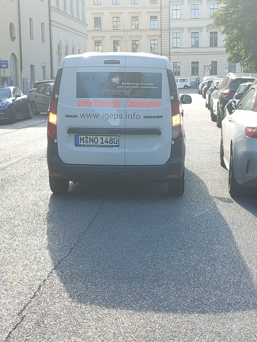Igeps01's tweet photo. #direkteStrassenhilfe #Sondertour 25/2022

Bei einem wunderschönen Sommerabend waren wir gestern in Münchens unterwegs um die ärmsten Menschen dieser Stadt direkt an ihren Plätzen aufzusuchen und sie mit einer vorgepackten Tüte haltbarer und frischer Lebensmittel zu versorgen https://t.co/liDCbO5YXU