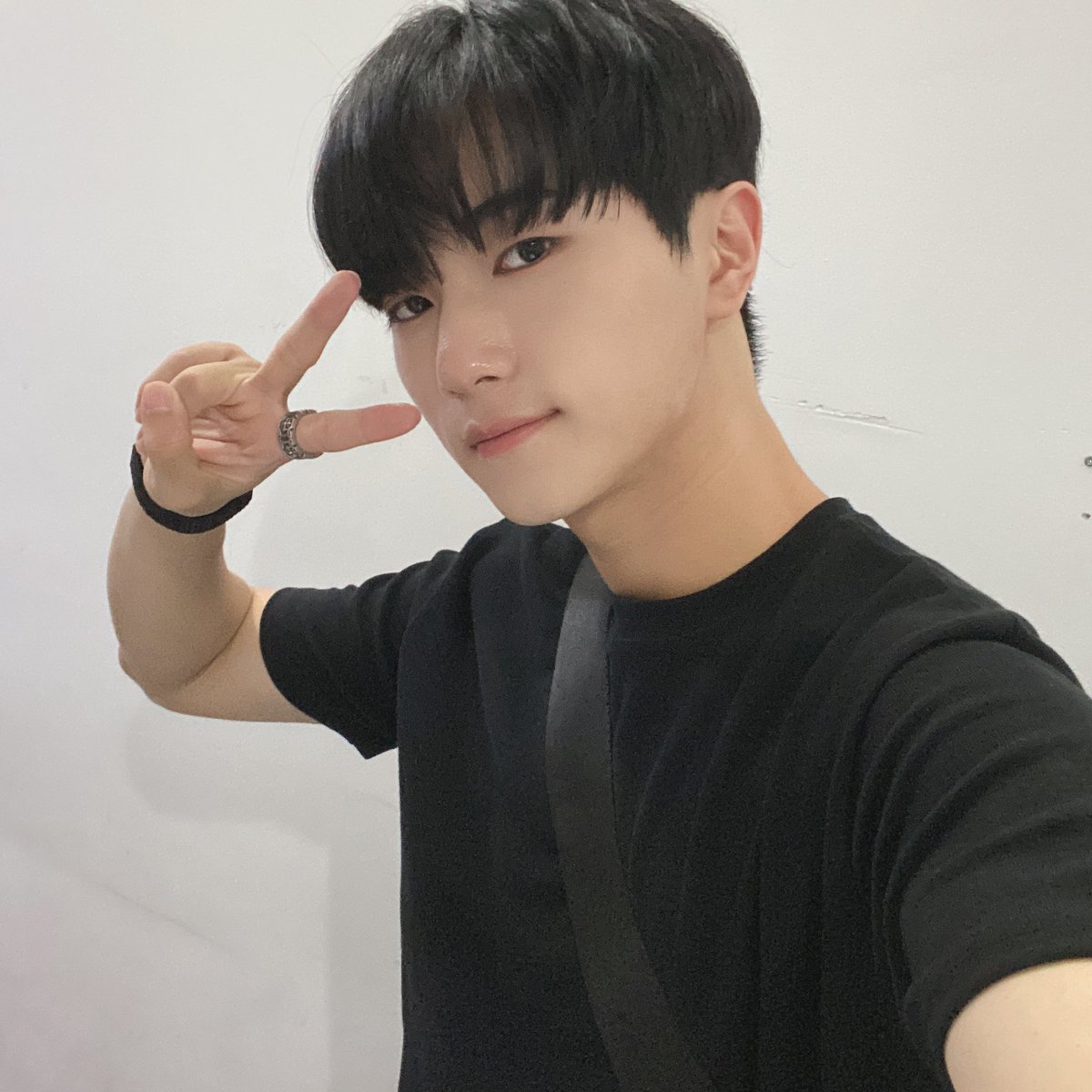 AIMERS_members's tweet photo. [ #도륜 ]

안녕하세요!!!  
벌써 만난지 3일이나 지났어용 ㅠㅠ
다들 벌써 보고싶어요 흐히힣
다들 건강 조심 하구 
좋은 모습으로 다시 봐요 !!! 
-깔끔 도륜-

#B3o1z #DORYUN #Trainees_at_B301 https://t.co/0Km1xVWWFj