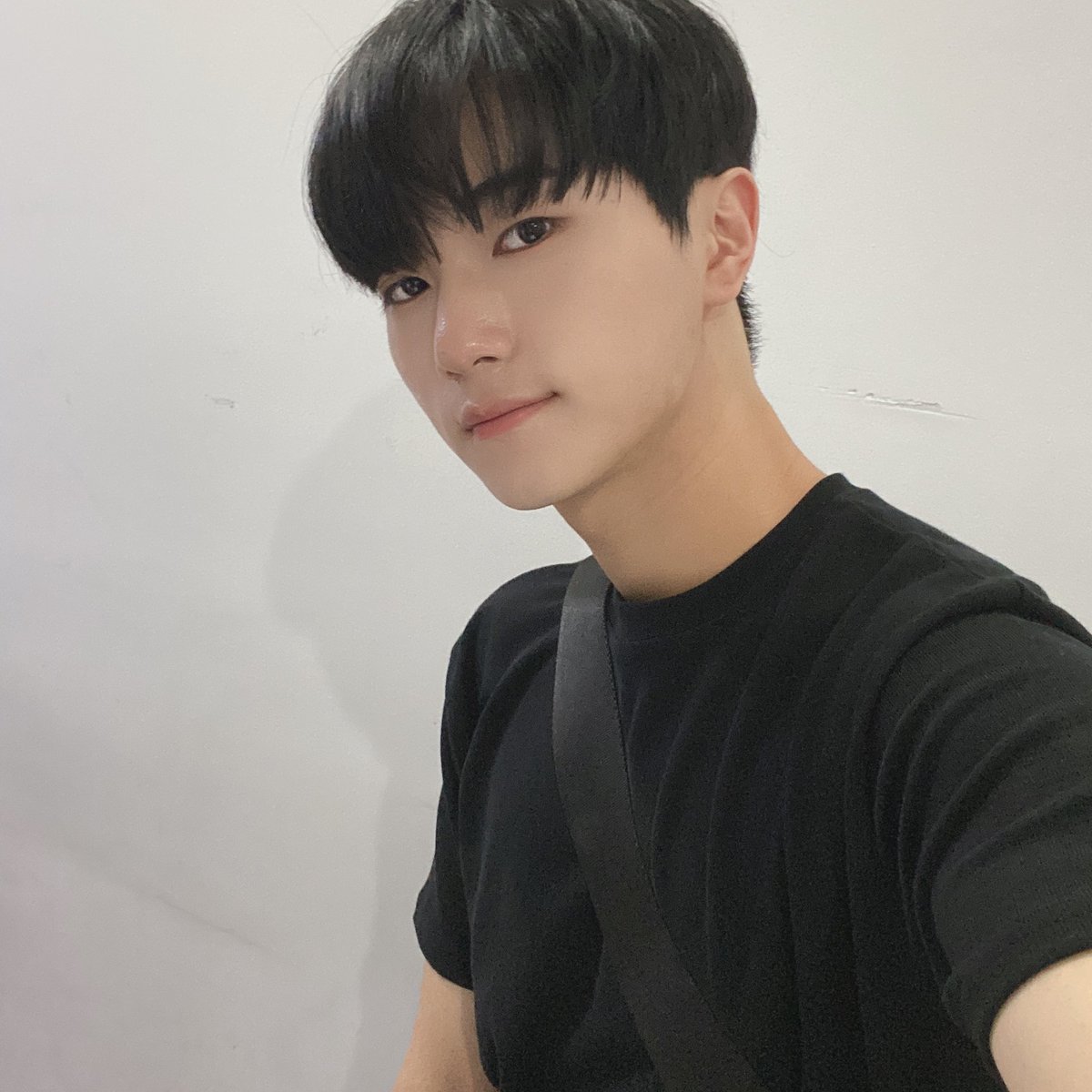 AIMERS_members's tweet photo. [ #도륜 ]

안녕하세요!!!  
벌써 만난지 3일이나 지났어용 ㅠㅠ
다들 벌써 보고싶어요 흐히힣
다들 건강 조심 하구 
좋은 모습으로 다시 봐요 !!! 
-깔끔 도륜-

#B3o1z #DORYUN #Trainees_at_B301 https://t.co/0Km1xVWWFj