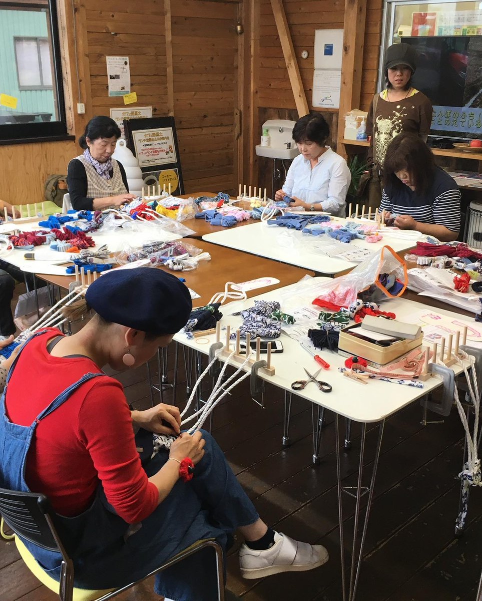 tmstory2011's tweet photo. 未来を紡ぐ東北の手しごと展ではワークショップも開催します。
「再生布ぞうりをつくる」ワークショップ支援チーム“つくるプロジェクト”
7月14日（木）11時、14時
7月15日（金）11時
参加費：4,950円（材料費含む）
定員：各回4名（要予約）
制作時間：約2時間
https://t.co/9LtZUH0QFe https://t.co/p2eKnw44Gs