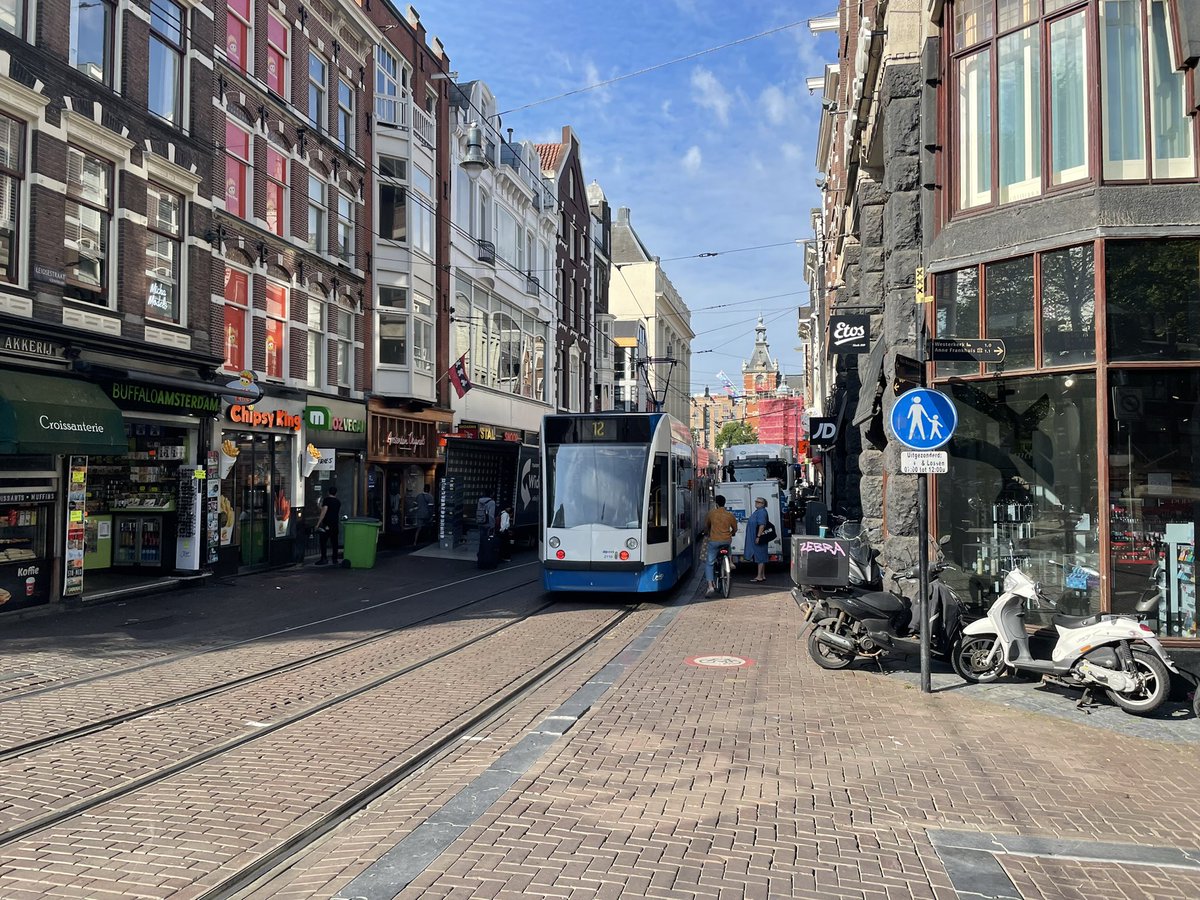 freight_matters's tweet photo. When you give curb space to trucks, they can safely make deliveries without blocking transit. So much happening on a single block! #freightmatters https://t.co/SvDoP7Ugh7