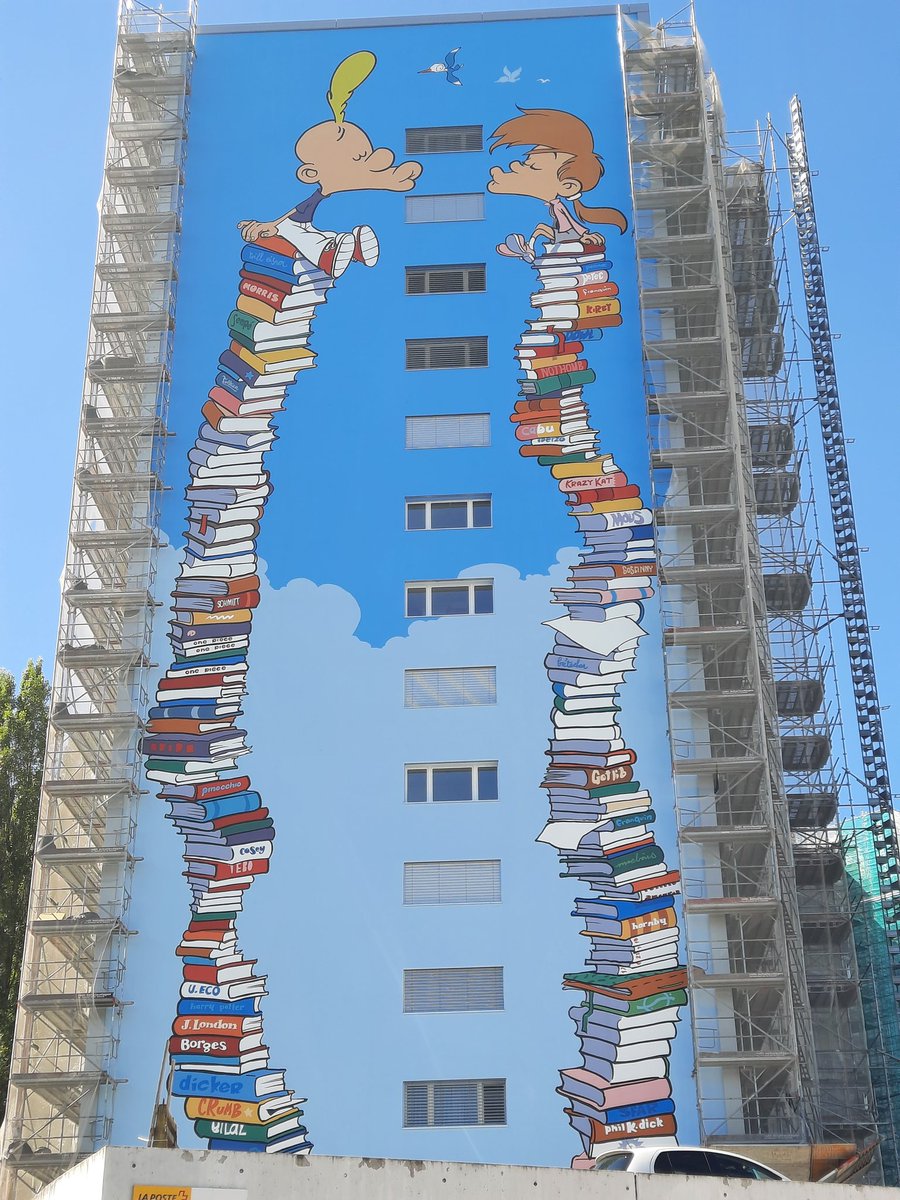 Dorénavant, ne dites plus le N° de votre étage mais celui de Gotlib, Eco, Eisner, Nothomb ou pourquoi pas le manga adoré des ados "One Piece".
<a href="/Zeptheworld/">Zep</a> rend hommage à son quartier d'enfance (Canton de Genève) et quelques uns de ses auteurs favoris.
#Fresque #Lancy #Titeuf