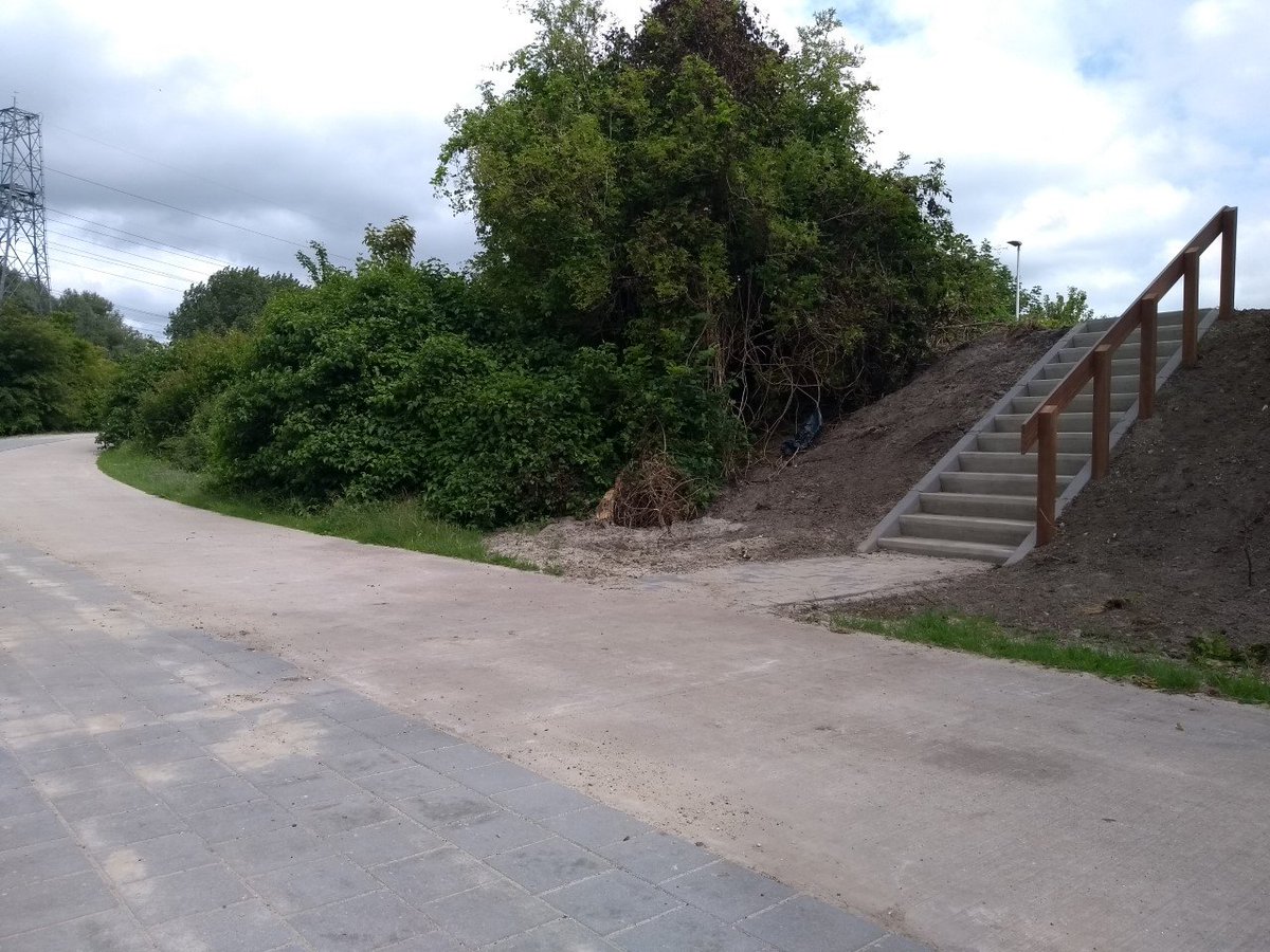 Je moet er even voor lobbyen, maar dan komt er ook wat moois. Een prachtige trap zorgt voor een  afsteker van 150 meter voor voetgangers van de wijk Schieringen naar winkelcentrum de Centrale in Leeuwarden. Hulde <a href="/Gemeente_Lwd/">Gemeente Leeuwarden</a>