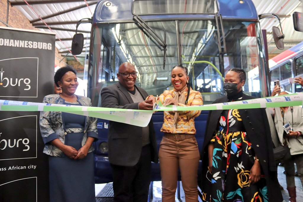 mphophalatse1's tweet photo. Quality public transport is a great equaliser in society, and we are committed to building a more equal society where everyone has the opportunities they need to get ahead in life and live a life that they value. https://t.co/F73RSwNZpQ