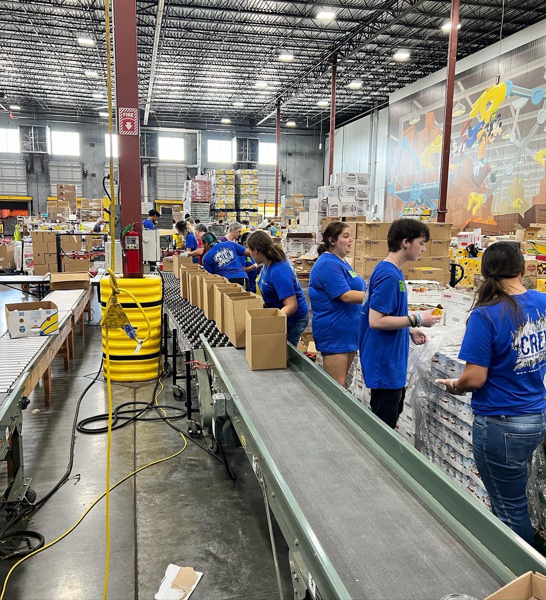 RYICrew's tweet photo. Giving back to the community is so important to teach our teens. Support each other. #rebuildyourself #ryicrew #nonprofit #foodpantry #love #support #trending #highschool #florida #NeverAlone #giveback https://t.co/94dj9eHAte https://t.co/v18PGvO6U9