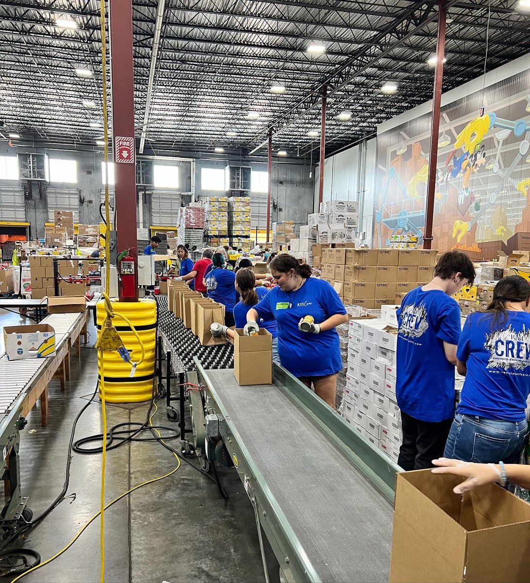 RYICrew's tweet photo. Giving back to the community is so important to teach our teens. Support each other. #rebuildyourself #ryicrew #nonprofit #foodpantry #love #support #trending #highschool #florida #NeverAlone #giveback https://t.co/94dj9eHAte https://t.co/v18PGvO6U9