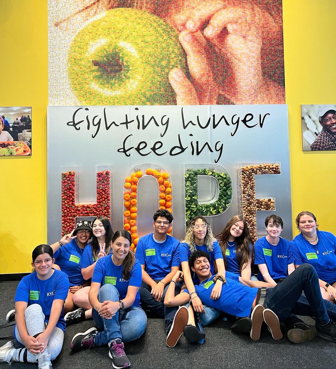 RYICrew's tweet photo. Giving back to the community is so important to teach our teens. Support each other. #rebuildyourself #ryicrew #nonprofit #foodpantry #love #support #trending #highschool #florida #NeverAlone #giveback https://t.co/94dj9eHAte https://t.co/v18PGvO6U9