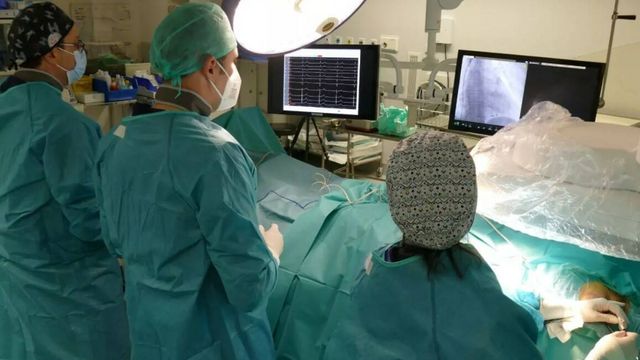 Las #arritmias son una alteración del ritmo cardiaco que perturba el funcionamiento del corazón. Conoce la nueva técnica de tratamiento de esta patología para los pacientes que no responden adecuadamente al #marcapasos clásico my.mtr.cool/zbunpbpsze vía <a href="/elconfidencial/">El Confidencial</a>