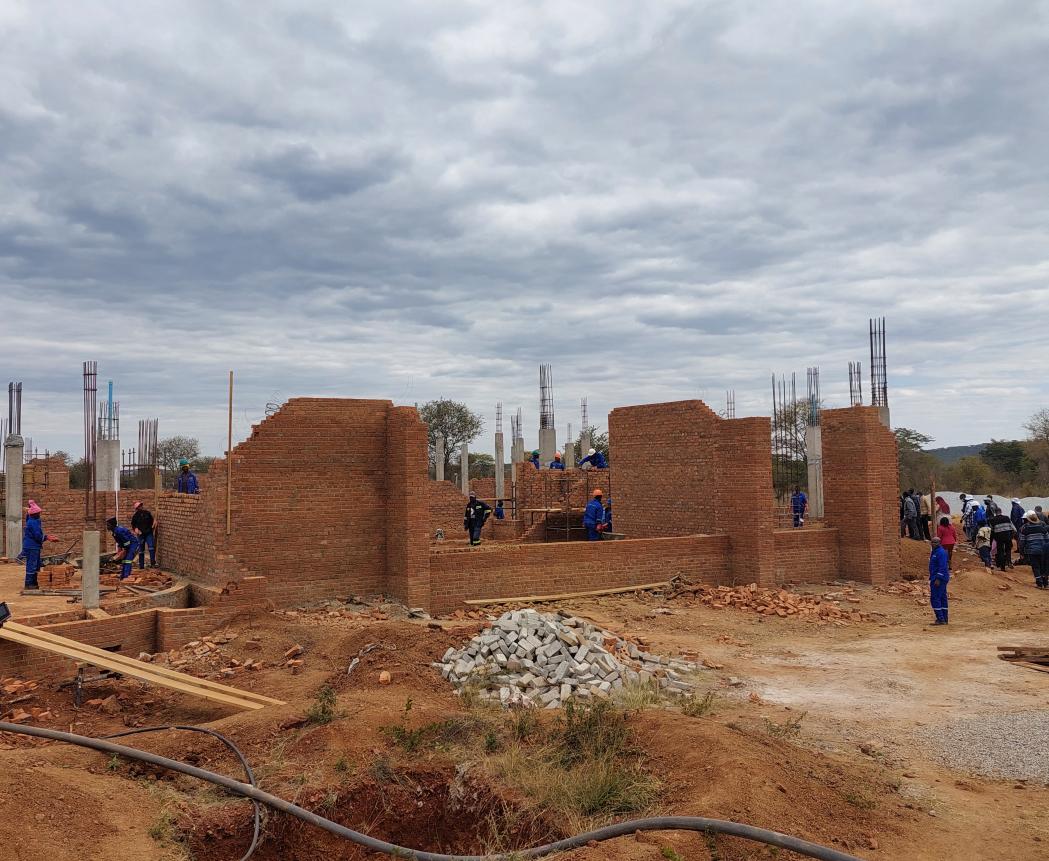 10 weeks construction progress on the MSU Emmerson D Mnangagwa Law School, Kwekwe. Of the 230 employees on site, 80% are women. The two storey structure is set to be complete in time for the first 2023 semester. 
#Vision2030
<a href="/InfoMinZW/">Ministry of Information, Publicity & Broadcasting</a> 
<a href="/nickmangwana/">Nick Mangwana</a> 
<a href="/DeptCommsZW/">Presidential Communications Zimbabwe 🇿🇼</a>