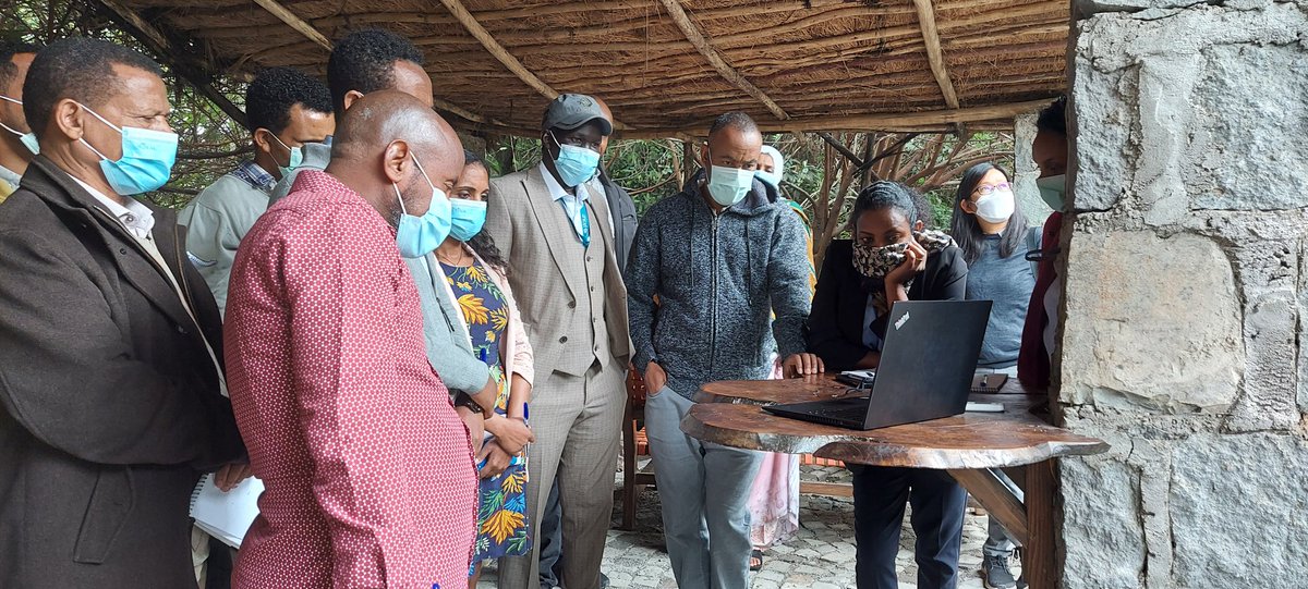 RachanaSharmaM's tweet image. Follow the net outside was the mantra. Outdoor session of #SBC team @UNICEFEthiopia  on #BehavioralScience and #BehavioralInsight with @JagatiAditya @BusaraCenter. Thanks Aditya.