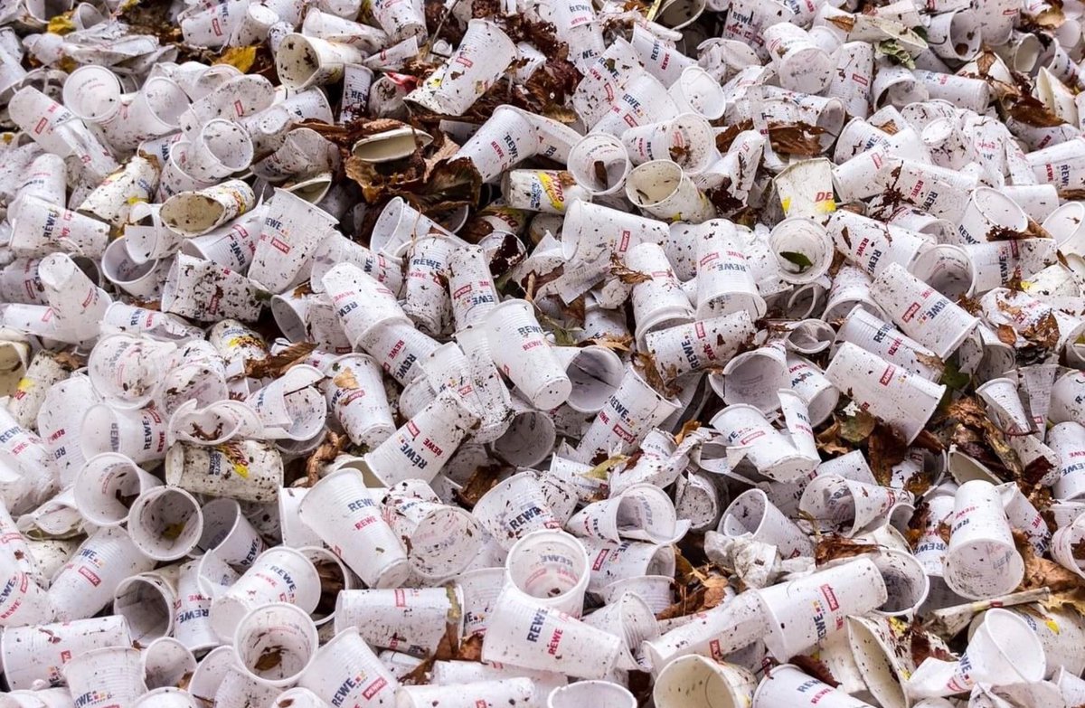 hartvoorkampen's tweet photo. Stop met plastic wegwerpbekers tijdens evenementen. https://t.co/0MVW2UUxDa https://t.co/sENh7JXaXm