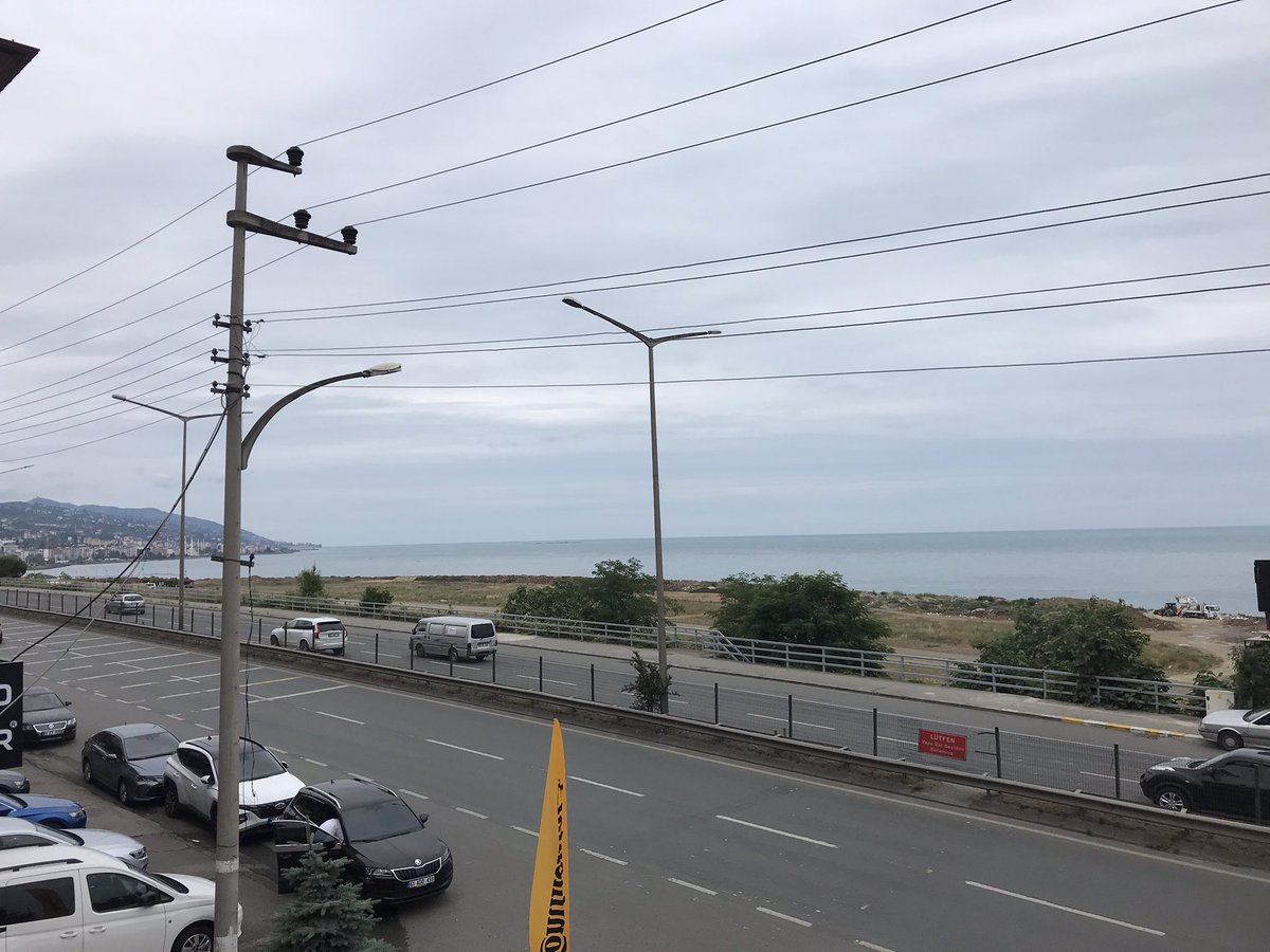 Akçaabat sahilini yıllardır çöple, atıkla dolduruyorlar. Burada denize giriliyordu, şimdi çöplük oldu. Doğaya verilen bunca zararın sebebi nedir? Nedir bu doğa düşmanlığının sebebi? <a href="/osman_ekim/">Osman Nuri Ekim</a> <a href="/akcaabatbel/">Akçaabat Belediyesi</a> <a href="/ismailsaymaz/">İsmail Saymaz</a> <a href="/degirmencirfan/">irfan değirmenci</a>