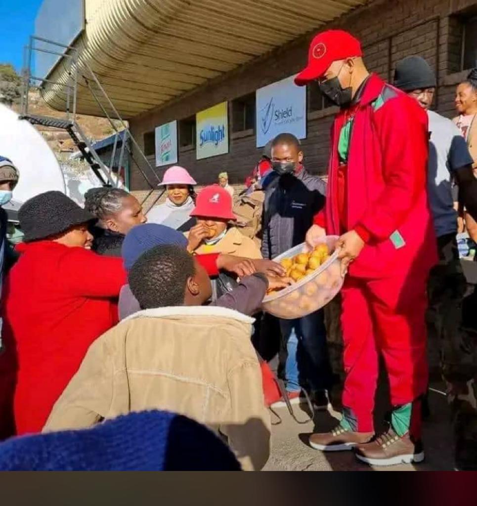 tivytave's tweet image. Ntate Molimo e be re u fositse kae?😭