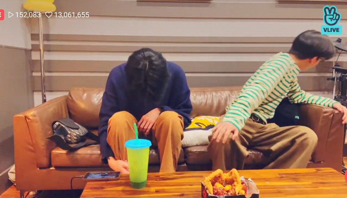 F0RCSAN's tweet photo. the way the hold their laugh 😭😭😭 https://t.co/4fZbQvzGgY