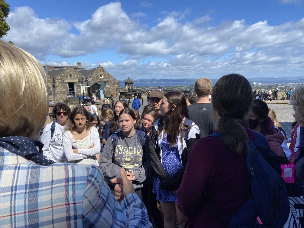 OVienna2019's tweet photo. Edinburg Castle - an amazing medieval fortification for the King, Queen and nobility. https://t.co/AqK63h41Gc