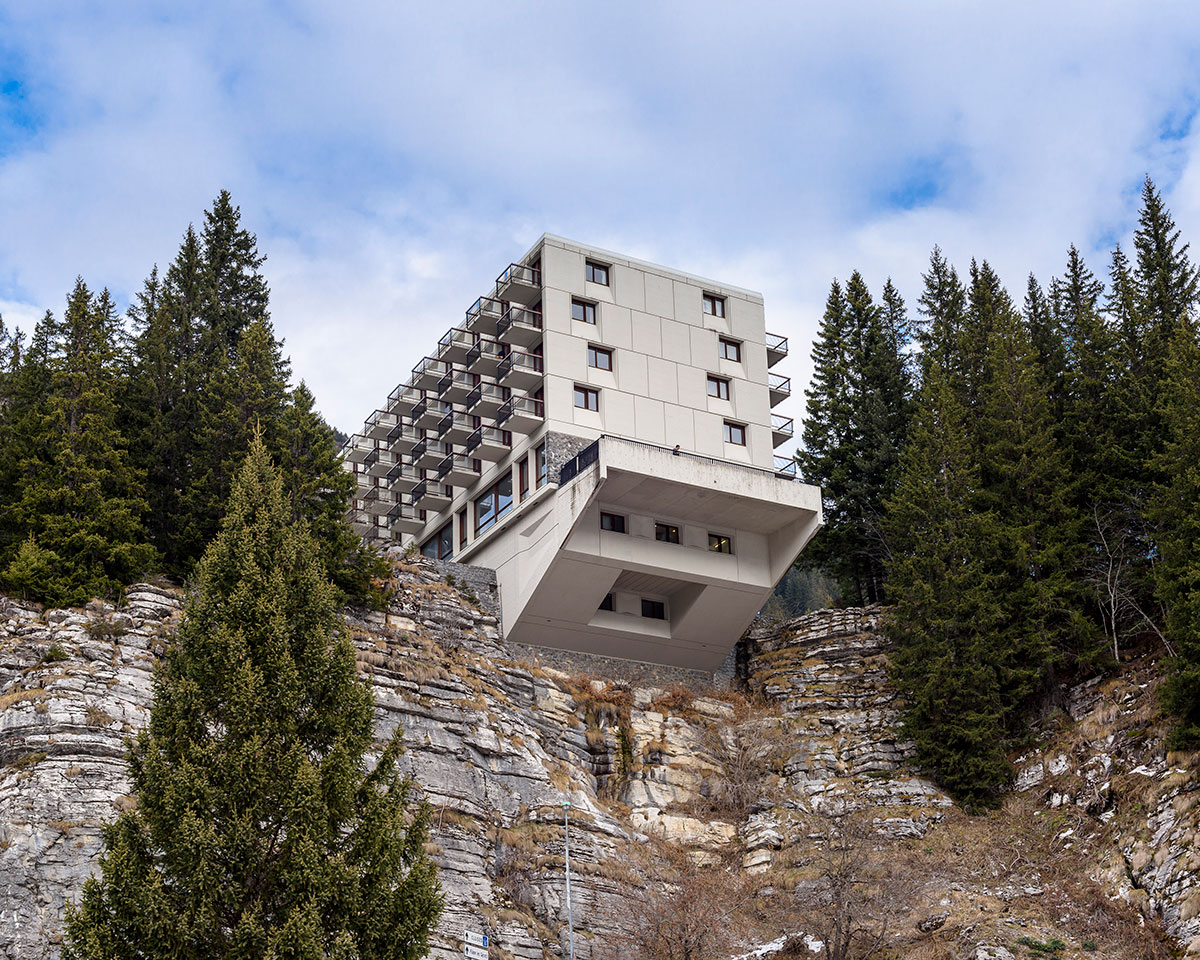concretecentre's tweet photo. In #CQ Summer, out now: Sasha Bhavan of @KnoxBhavan on why Marcel Breuer’s Flaine is no mountain monster. https://t.co/wvYwRZAYMA #lastingimpression https://t.co/ucGtVKvp9u