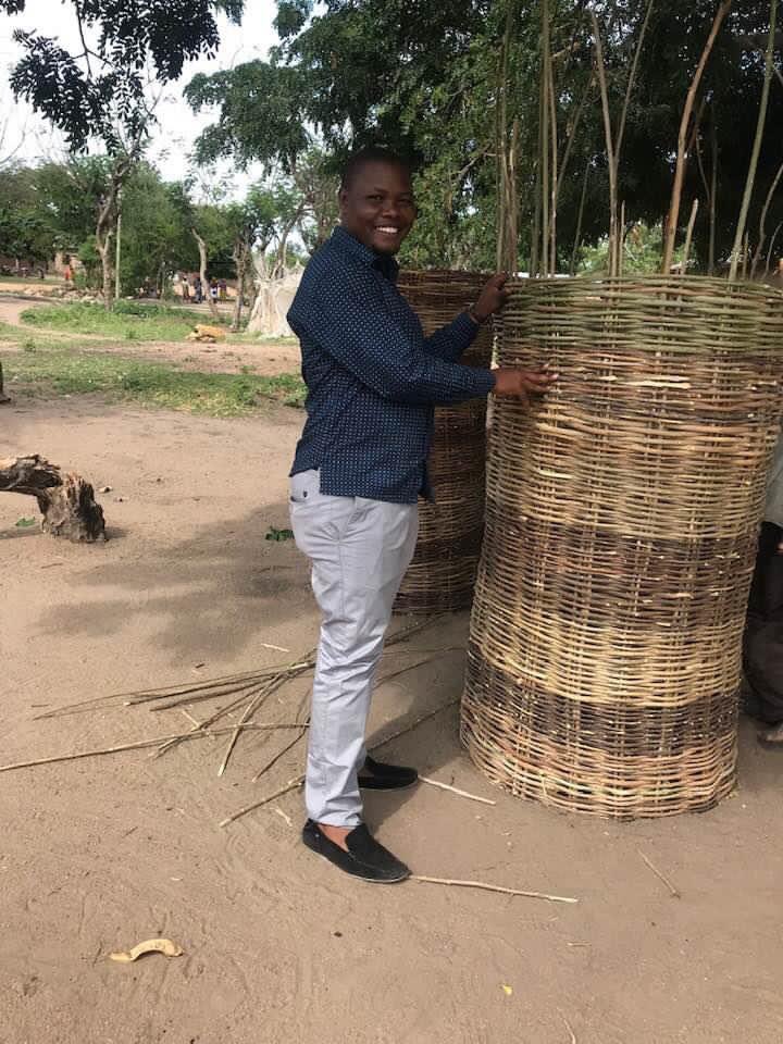 MalemboLE's tweet photo. TEKNOLOJIA NA KILIMO.

Kilimo kinahitaji njia bora na za uhakika za kutunza au kuhifadhi mazao baada ya kuvuna. Pale ambapo njia hizi siyo rafiki, hukwamisha maendeleo ya shughuli za kilimo. 

Kwenye picha, ni uhifadhi wa asili katika jamii za #Wasukuma ujulikanao kama "#MALULI" https://t.co/sPaXawc8cZ
