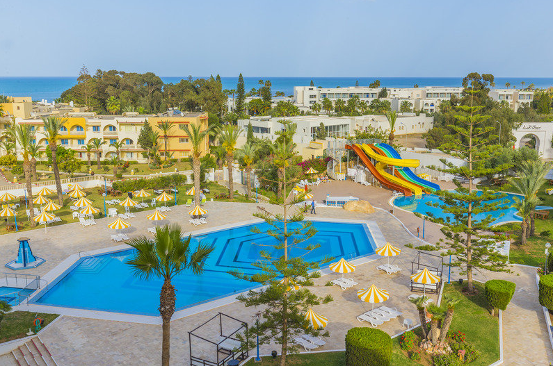 Dealabs's tweet photo. ✈ 🇹🇳 
Séjour 7 jours / 6 nuits dans un hôtel 4⭐ en Tunisie 
Vol aller retour, transfert, formule tout compris (ptit dej, déjeuner, dîner, boissons...)
= 339€ par personne 
➡ https://t.co/hcgkPXGDTw ⬅ 
#bonplan https://t.co/j04o1dPgjR