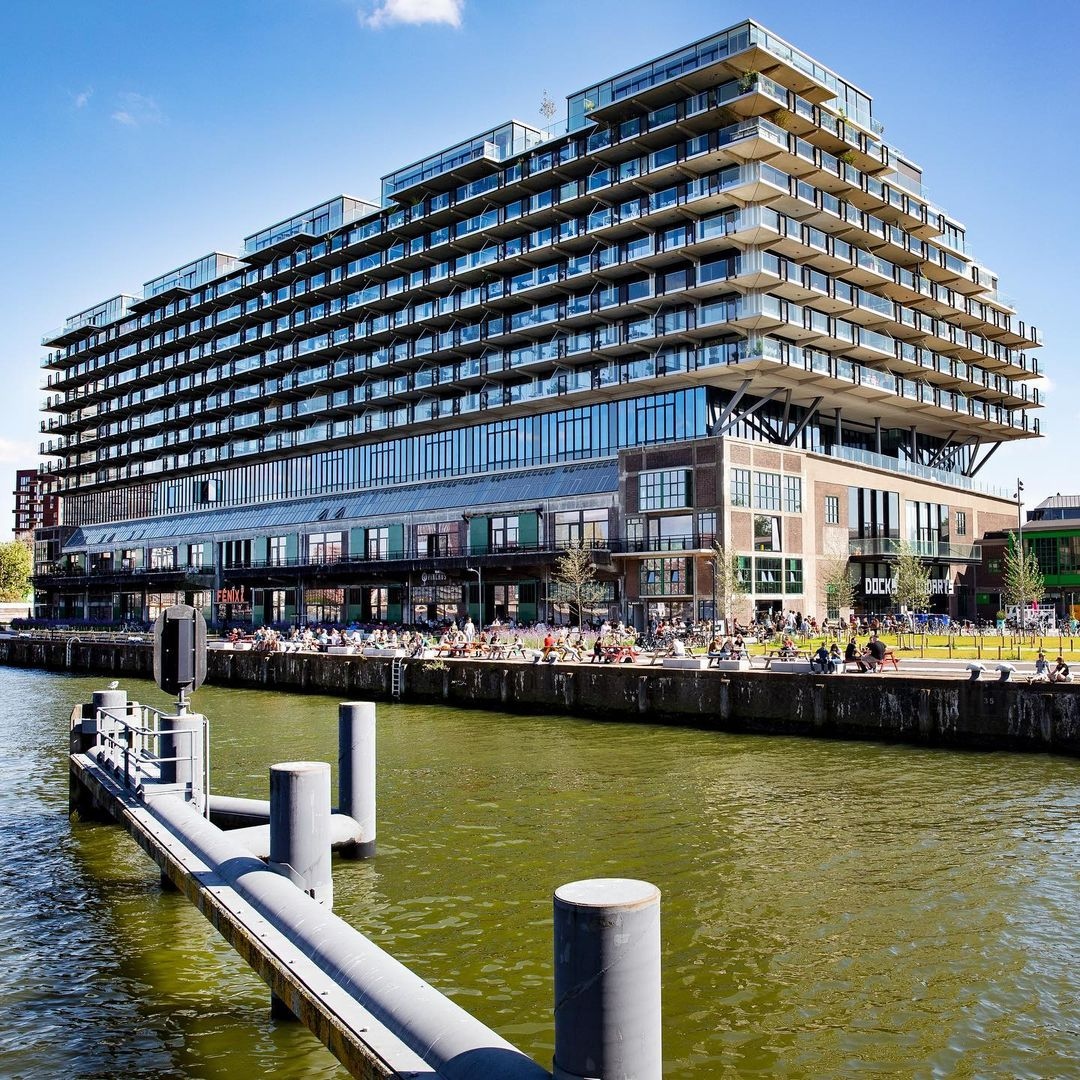 It will be very hot in the next few days 💦 How nice is it to cool down by the water?

Do you want to know where the cool places are near you? Such as parks, water taps or a cool indoor space? Then look at the Cool Map 😎: rotterdamsweerwoord.nl/koelekaart/

#rotterdammakeithappen