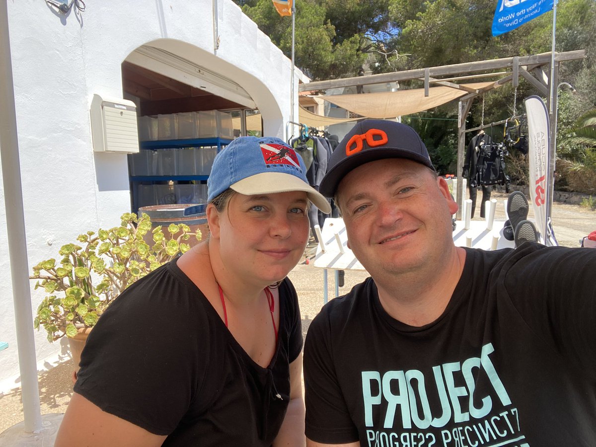 rvandantzig's tweet photo. First dive after 3 years at the place it all began 9 years ago π₯° #diving #divelove #petrodivers https://t.co/4WYCyWIMiR