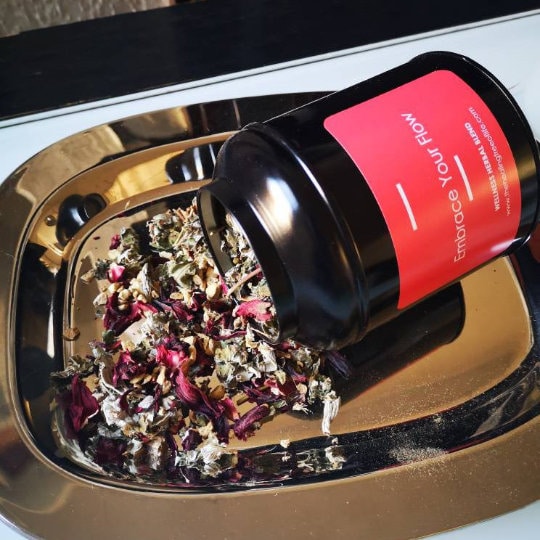 healing3oflife's tweet photo. FALLOPIAN CLEANSE Tea and supplement Collection https://t.co/gsr5umSW3i #SupportBlackBusiness #BlackOwnedBusiness #etsyshop #FertilityTeas #FertilityCleanse https://t.co/DKNkLHPDyn
