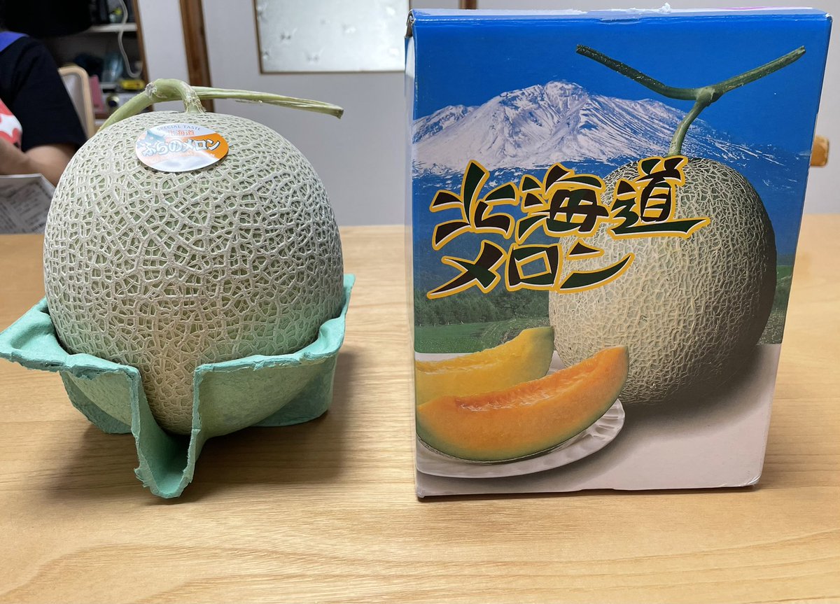 volks95554325's tweet photo. NORTHFUN 富良野の農産物直売所(@northfun1)様より富良野メロン1玉を頂きました🍈  食べ頃を待って本日のデザートに！  

皆に分かりやすく一言で言うと…
高級店でメロンを頼んだ味😋笑  
めちゃくちゃ甘くマジで美味しい♡😋    ↓つづく

#NORTHFUN
#富良野メロン
#当選報告 https://t.co/pNr7kHbcBR