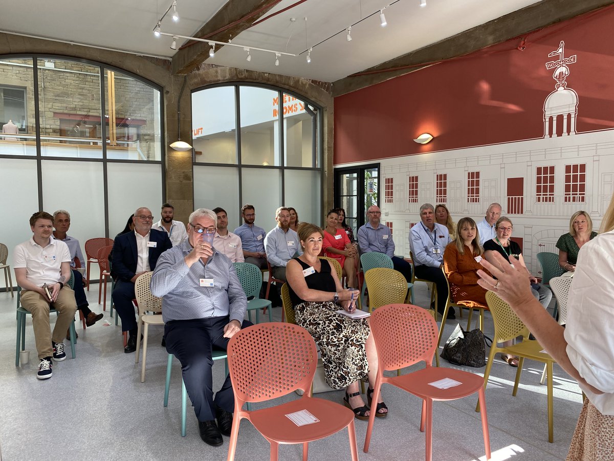ElsieWhiteley's tweet photo. Paul Blackman joined us today for a myth-busting session on the circular economy to build a better future. #smallbusinessnetworking #smallbusinesses #calderdalenetworkingevent #halifaxnetworking #halifaxbusiness #HotNetworkingHOTTopics #circulareconomy♻️ #circulareconomies https://t.co/ydJfaU8NPa