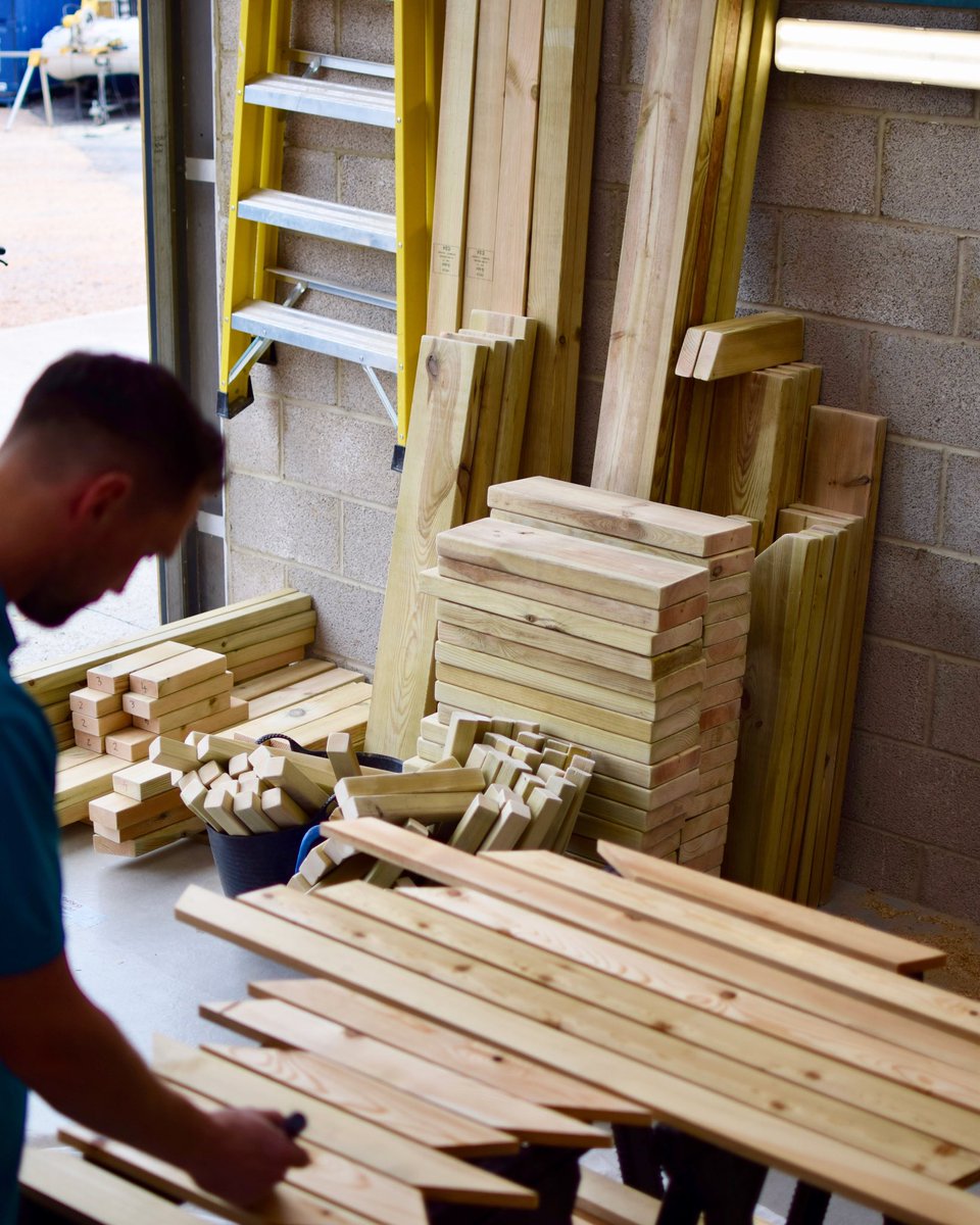 GetHandsOnUK's tweet photo. A huge thank you to @BuildbaseUK for donating this timber for a local project this week.
Keep your eyes peeled tomorrow to see what we make with it!
#HelpYourCommunity #WorkingTogether #CommunityDonations #GiveAHelpingHand https://t.co/9awJ4Z2aIt