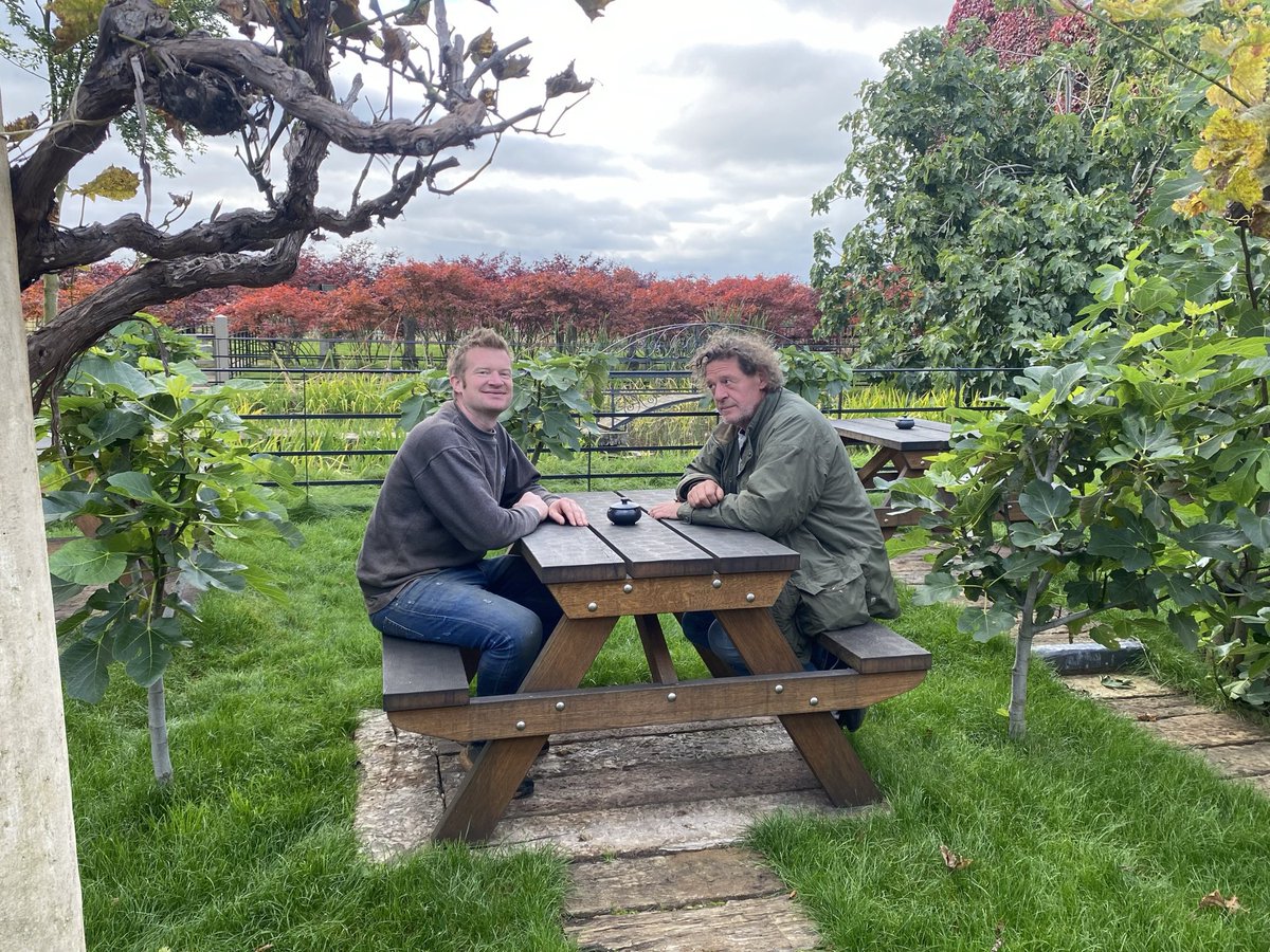 Lilymanoak's tweet photo. Handmade solid oak picnic benches #marcopierrewhite #lilyfurniture #YORKSHIRE https://t.co/HJDziv1LSu