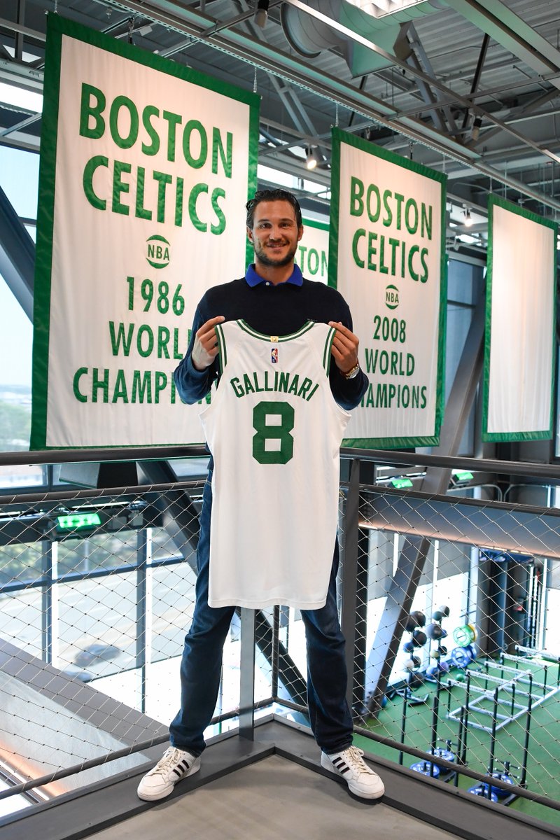 gallinari8888's tweet photo. Breathing the history of basketball 🏀 
I'll do my best to write my name on it!

#Celtics #Boston #NBA https://t.co/yO2HGBrM89