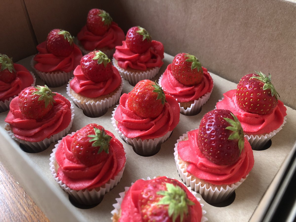vanJenni_nl's tweet photo. Marieke
•
#vanjenni #tilburg #pinkchampagne #minicupcakes https://t.co/txicjntnOI