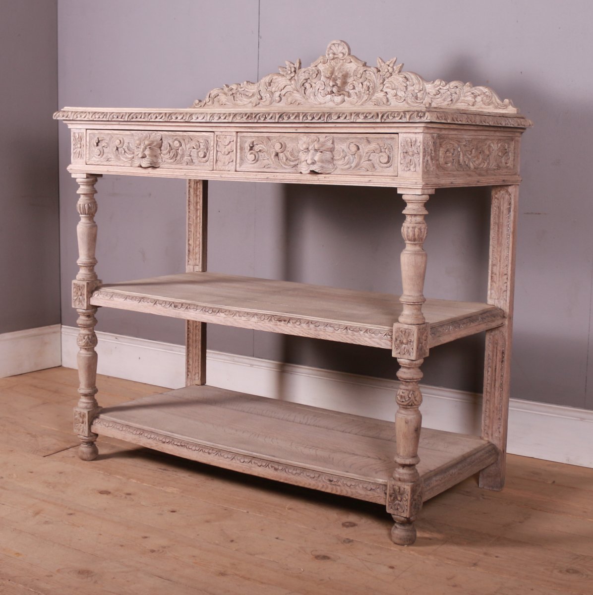 ArcadiaAntiques's tweet photo. Late 19th Century carved and bleached oak English buffet. 1890.
Height to worktop is 40.5".
Price: £1,450
https://t.co/qA2IM6FwEB

#englishbuffets #bleachedoakbuffets #carvedakbuffets https://t.co/eCimMptjhC