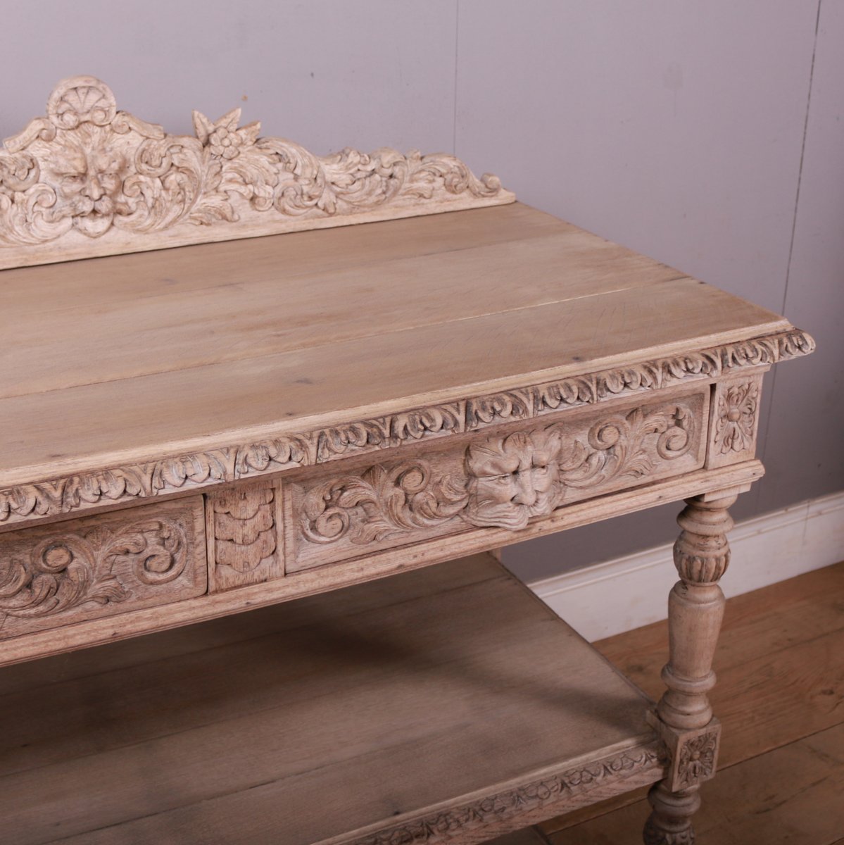 ArcadiaAntiques's tweet photo. Late 19th Century carved and bleached oak English buffet. 1890.
Height to worktop is 40.5".
Price: £1,450
https://t.co/qA2IM6FwEB

#englishbuffets #bleachedoakbuffets #carvedakbuffets https://t.co/eCimMptjhC