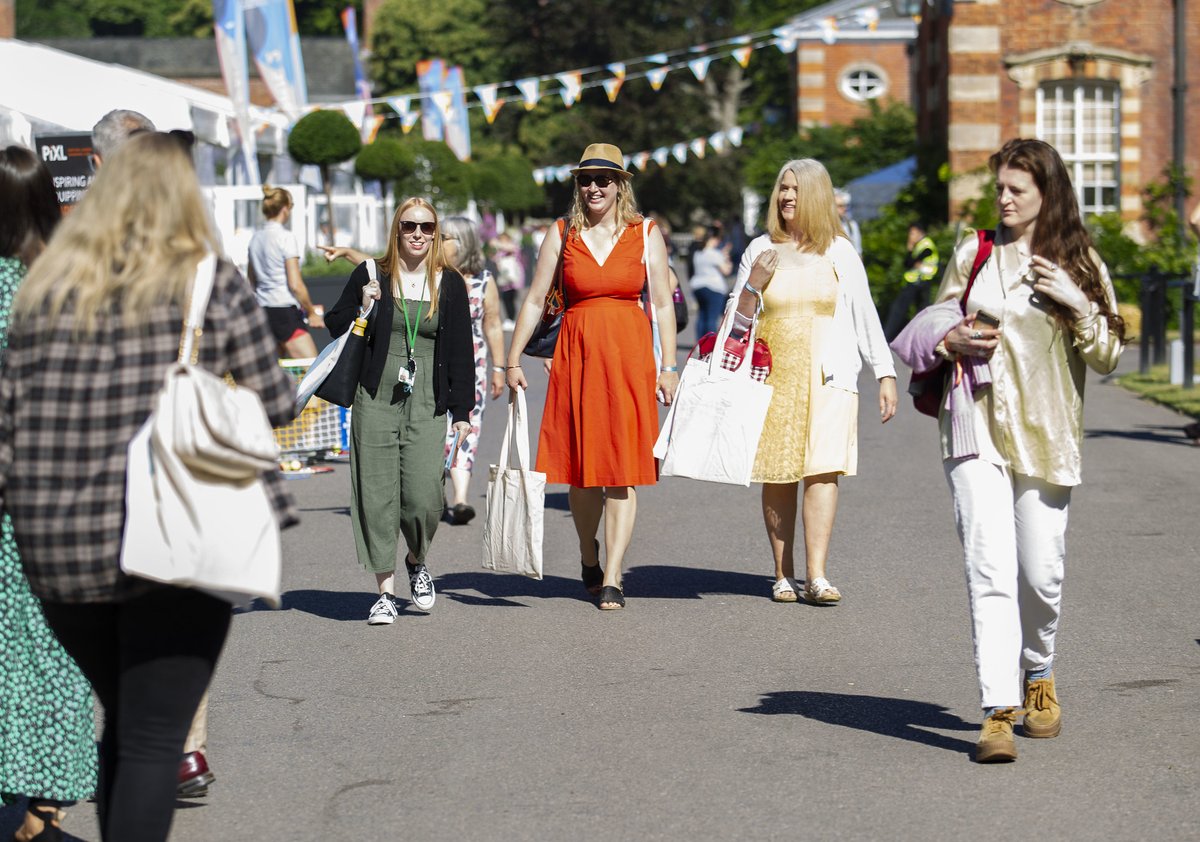 WellingtonUK's tweet photo. Festival of Education 2022: Day 1 Highlights  
Bunting, burgers, blazing sunshine and big ideas – the 12th annual Festival of Education at Wellington College didn’t disappoint in style or substance... 
Read more here: 
https://t.co/LHSVItjHkG
@EducationFest https://t.co/jRH69BNarG