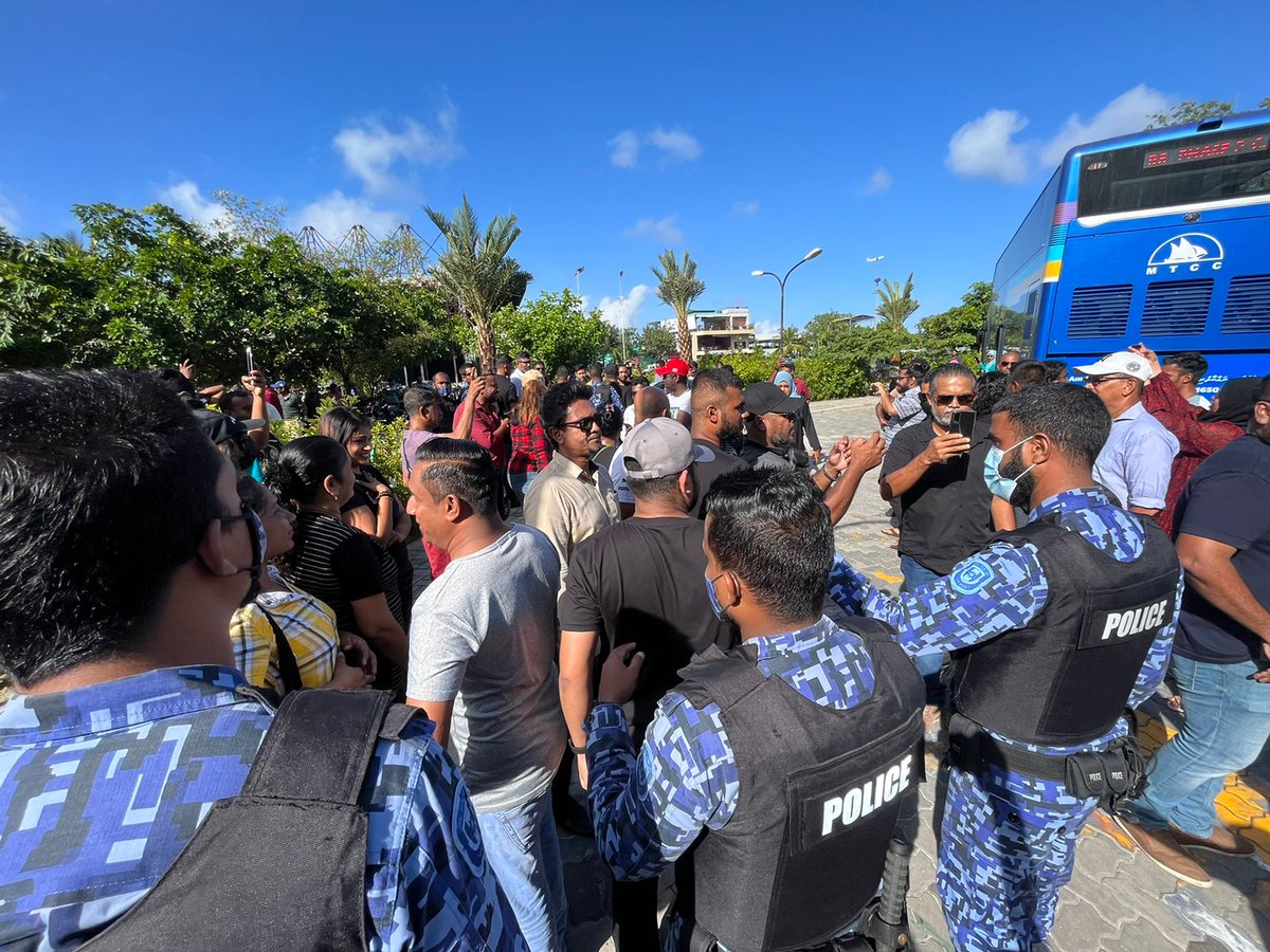 Hassana_mv's tweet photo. @PoliceMv trying to disperse peaceful Sri Lankan protesters demanding @GotabayaR go back to SL at capital Male' City. https://t.co/S26k5Alxyc