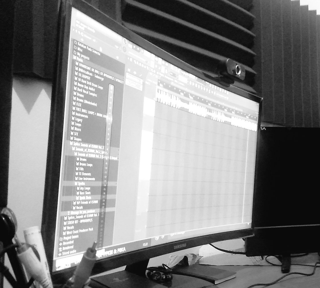 N◎RMAL // AUCTION LIVE NOW tweet media