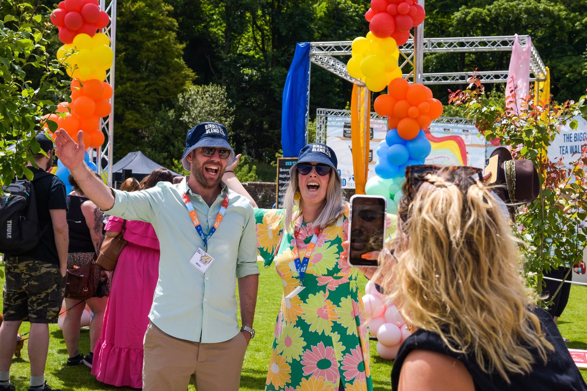 BirdandBlendTea's tweet photo. We've got that festival blues...😥🎉
The sun was shining, the cold brews were flowing and the music was filling the air along with the smell of tea and delicious street food of course!
We had the best time parTEAing with you at our tea festival, The Big Tea Hangout!
#parTEA https://t.co/aFp6FwNBx6
