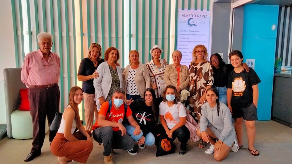 mojodecana's tweet photo. 🗣Así fue el sexto encuentro del proyecto intergeneracional #Tertuliando en la Talasoterapia Las Canteras
👉🏼Una experiencia relajante para dar comienzo al #verano, también disfrutaron de una merienda y tarde agradable en el Paseo #LasCanteras https://t.co/slc0a5W8Ho