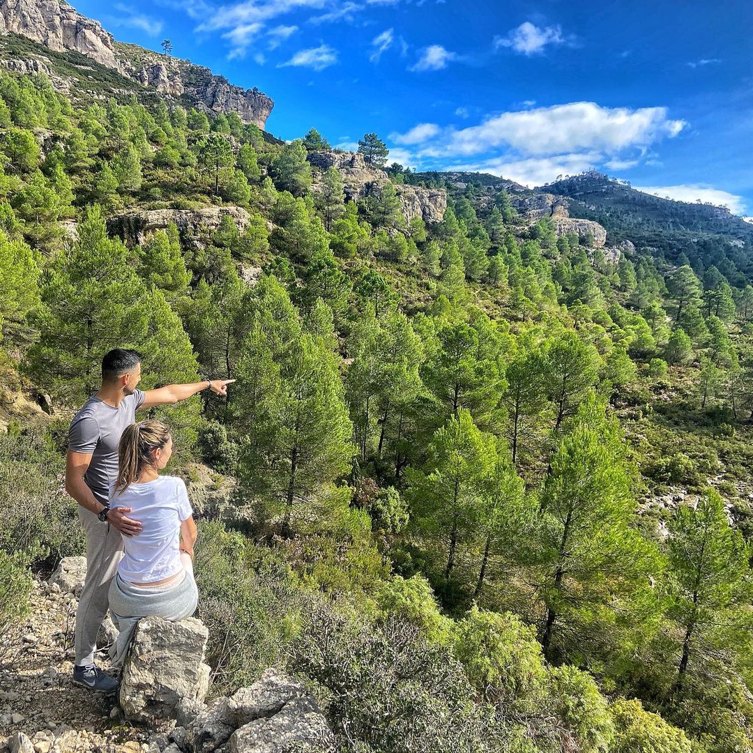 Escapadas en pareja en plena naturaleza para desconectar del todo 👩‍❤️‍👨. Foto: <a href="/travels/">travels</a>.souls

#ViveCortesdePallás #TurismoInterior #TurismoRural #ValleAyoraCofrentes #Naturaleza