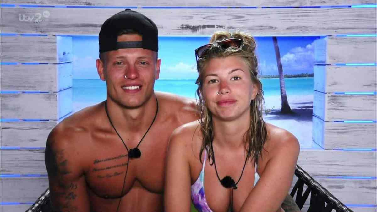 eds_afterglow's tweet photo. Millie and Liam breaking up reminding us again how most of the time, the couples who came second stay winning  😭#loveisland https://t.co/J5AWCjgJuy