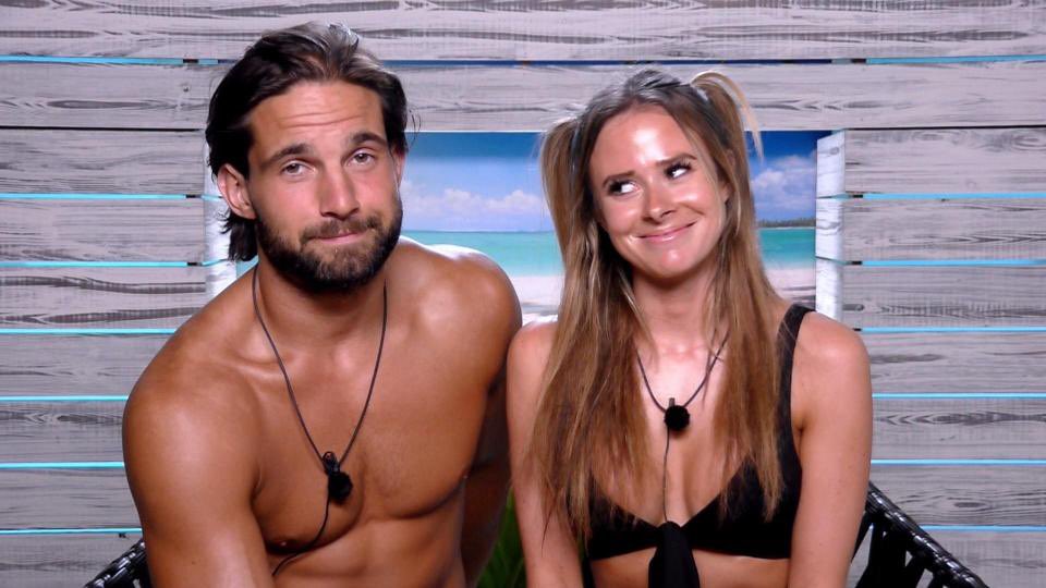 eds_afterglow's tweet photo. Millie and Liam breaking up reminding us again how most of the time, the couples who came second stay winning  😭#loveisland https://t.co/J5AWCjgJuy