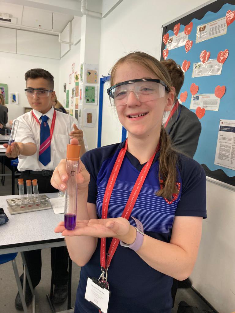 DeaneryScience's tweet image. Y8 are testing a selection of antacid medicines to see which is the best at neutralising stomach acid. Safety and precision are so important today! @deaneryhigh