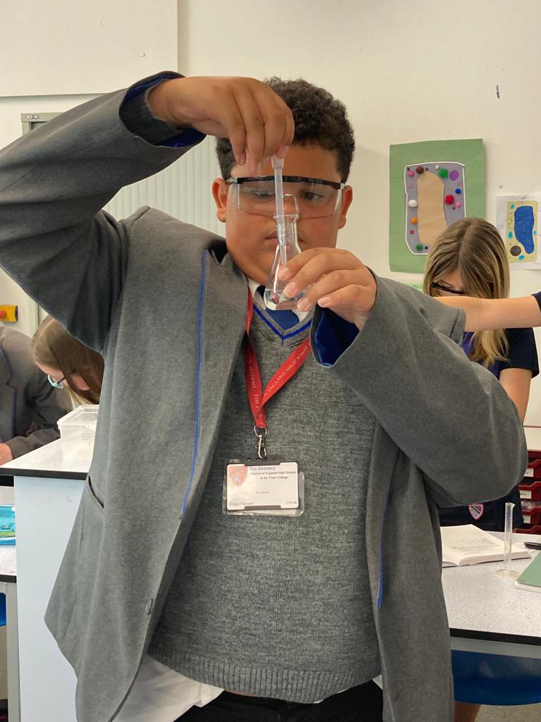 DeaneryScience's tweet image. Y8 are testing a selection of antacid medicines to see which is the best at neutralising stomach acid. Safety and precision are so important today! @deaneryhigh