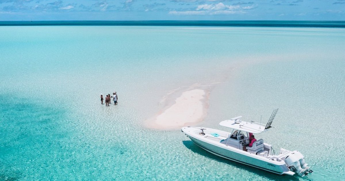 TheExumaDream's tweet photo. Turquoise waters and white sand 🌊
📸: @yachtnobadideas / IG
#ParadisePostcards 💙🇧🇸
#exumadream #exuma #bahamas #exumablue #theexumafilter #adventure #travel #thatexumakindoffeeling #myoutislands #traveltips #exumacays #visitthebahamas #getoutthere #bucketlist #wanderlu ... https://t.co/Pd4PjOmA4d
